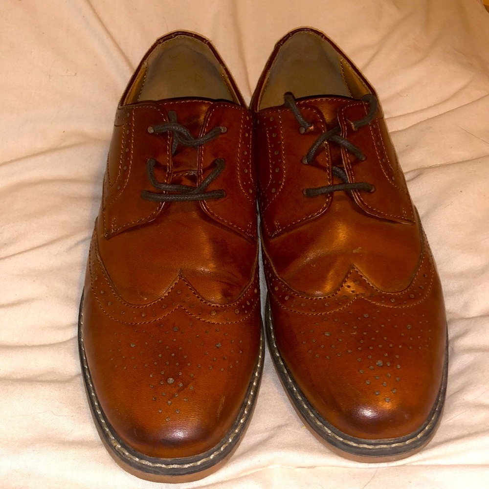 Boys dress shoes size 4m brown leather lace up shoes. Borelli brand